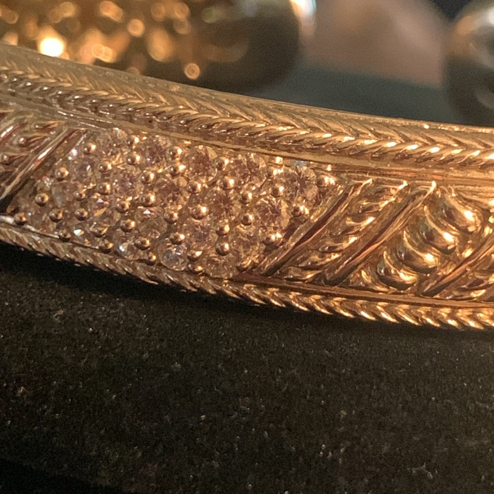 JUDITH RIPKA 925 STERLING SILVER HINGED BANGLE BRACELET WITH PAVÉ CZ DETAIL - Picture 2 of 14